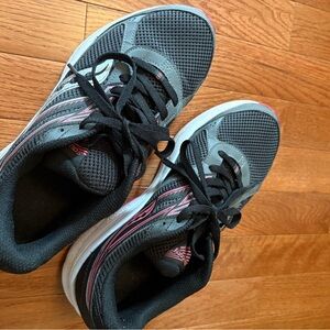 Saucony Women's Black and Gray Sneakers